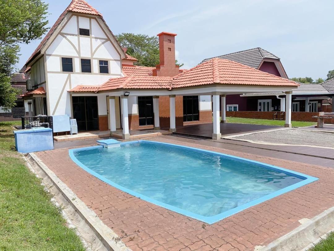 Villa With Private Swimming Pool Malacca Екстер'єр фото