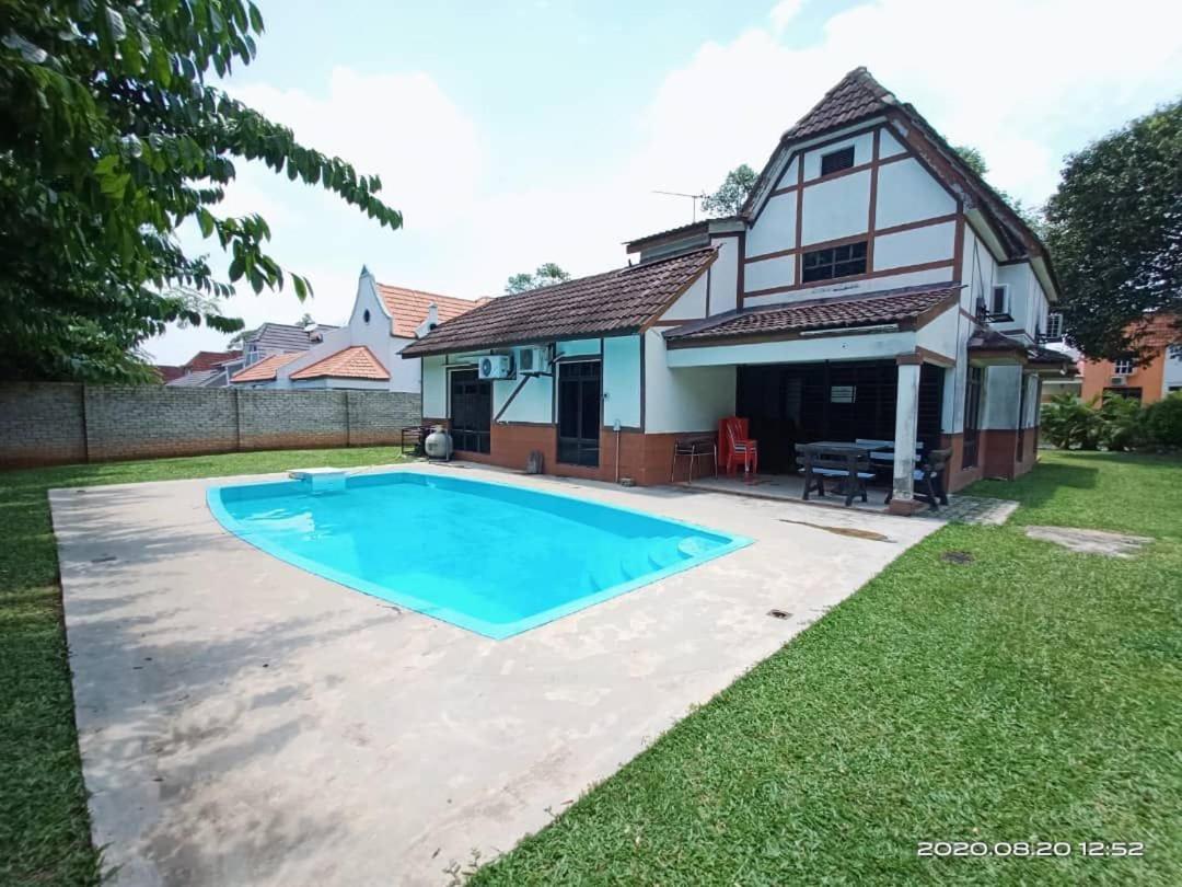 Villa With Private Swimming Pool Malacca Екстер'єр фото